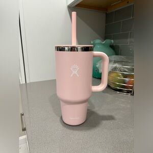 Pink 32 oz Hydro flask Tumbler
